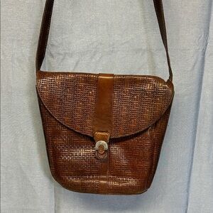 Elegant Woven Leather Shoulder Bag